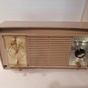 Vintage - 1960's RCA Victor All-Transistor Clock Radio RC15